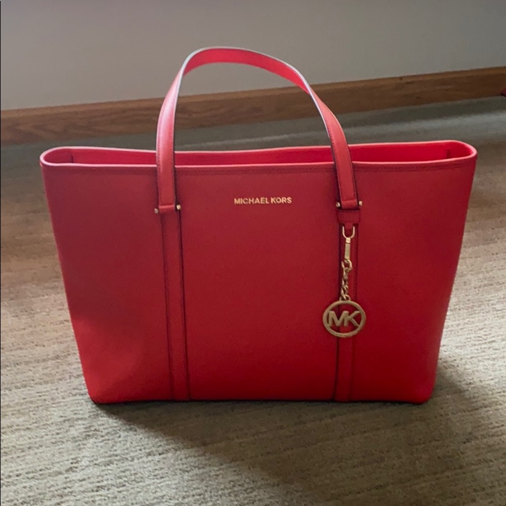 Michael Kors Jet Set Tote Red